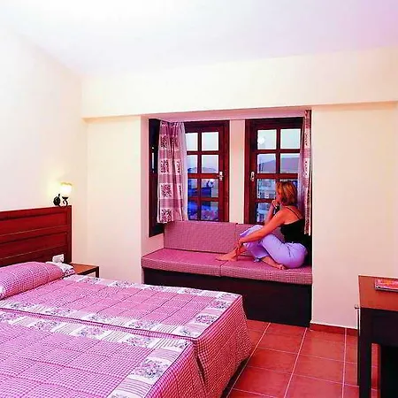 Lemas Apartahotel 3*