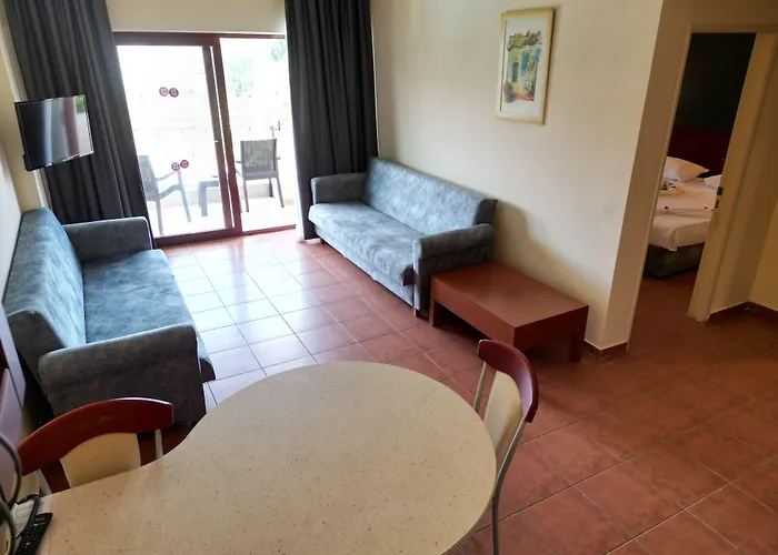 Lemas Apartmanhotel 4*